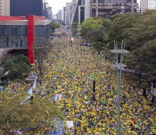 Grupo de direita reserva Avenida Paulista para 1º de Maio e frustra ato da esquerda