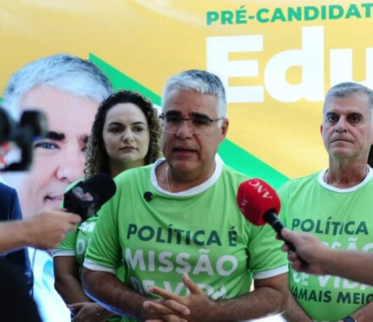 Em evento de lançamento da pré-candidatura em Quixadá, Eduardo Girão defende “choque de gestão”, critica o PT e a aliança de Ciro Gomes.