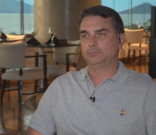 Flávio Bolsonaro volta a defender fim da reeleição