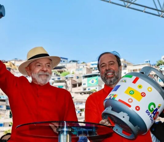 Programa ‘Gás do povo’ opera com apenas dois servidores por falta de verba e causa transtorno a população.
