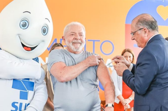 Governo Lula desperdiçou R$ 260 milhões por atrasar compra de vacina contra covid, diz TCU