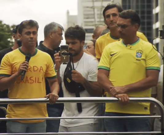 Nikolas defende Flávio Bolsonaro e pede CPMI para investigar Banco Master