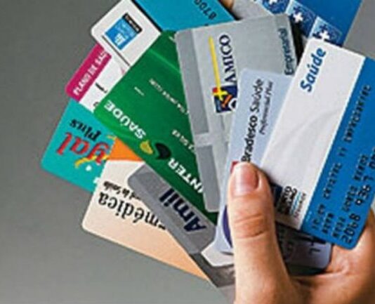 Planos de saúde coletivos devem ter aumento entre 8% e 11% em 2026