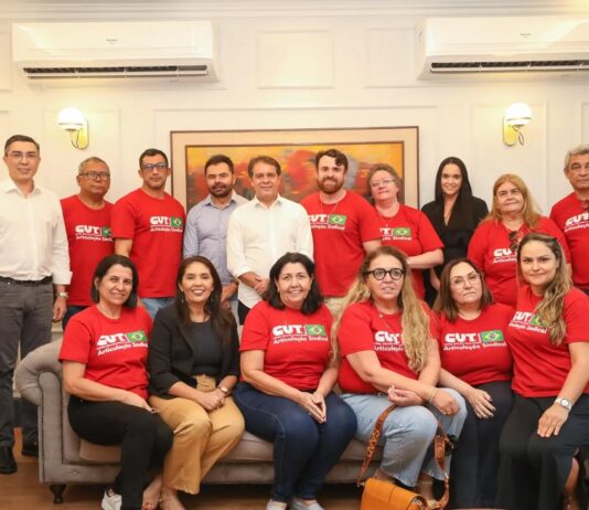 PT defende fim da 6×1, mas prefeito de Fortaleza, Evandro Leitão (PT), implanta escala 6×1 na educação, denuncia diretora do Sindiute.