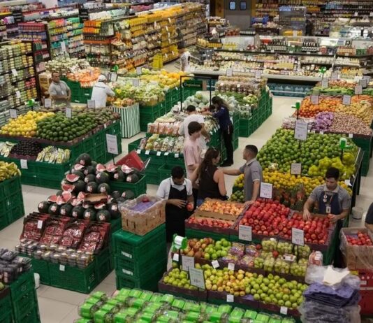 Fortaleza registra aumento de 5,46% no preço da cesta básica, 2° maior aumento do país.