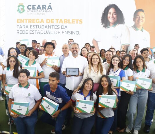 Tablets distribuídos pelo Governo do Ceará a alunos para fins educacionais são vendidos na internet por até R$ 270 no Cariri.