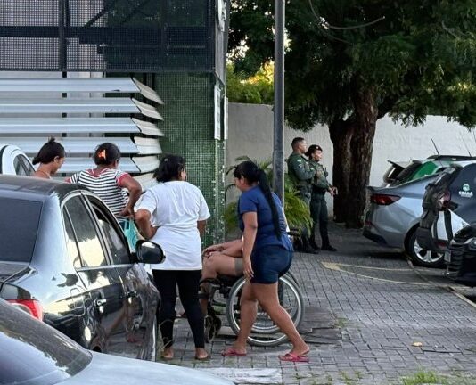 Comunidade do Gereba em Fortaleza vive clima de tensão após expulsão de moradores por facções criminosas.