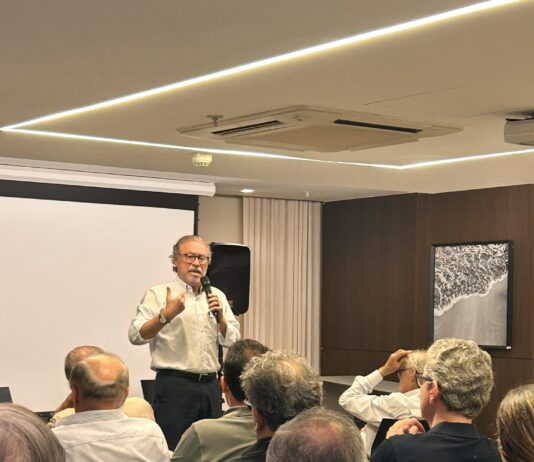Cândido Albuquerque participa de encontro com professores e pesquisadores sobre desenvolvimento do Ceará.