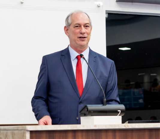 Lançamento de pré-candidatura ao governo do Ceará de Ciro Gomes acontecerá no dia 16 de maio em colégio no Conjunto Ceará.