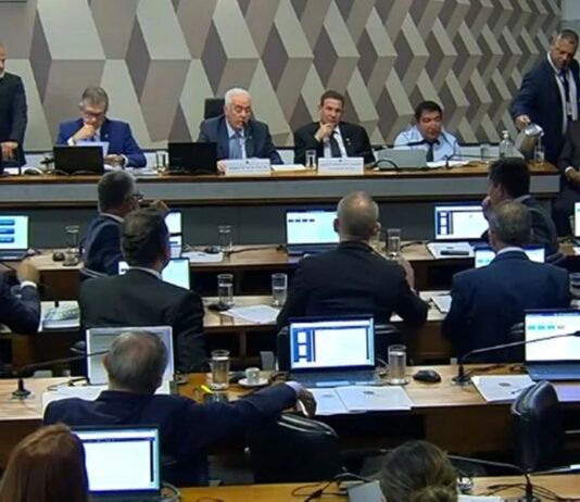 CCJ do Senado aprova aposentadoria para agente de saúde