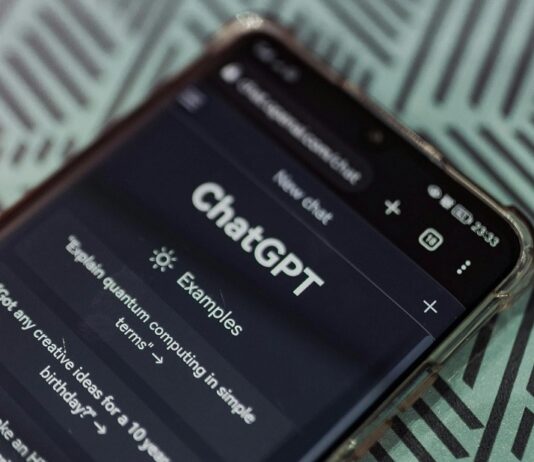 Jornal diz que ChatGPT apresenta argumentos de esquerda em 80% das respostas