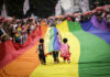 Projetos de lei na Câmara tentam impedir crianças em paradas LGBT
