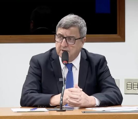 Dep. Danilo Forte crítica leilão de 515 bilhões do governo Lula: “Teve o Mensalão, o Petrolão e agora é o Eletrolão”