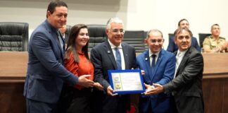 Senador Eduardo Girão recebe título de Cidadão Juazeirense