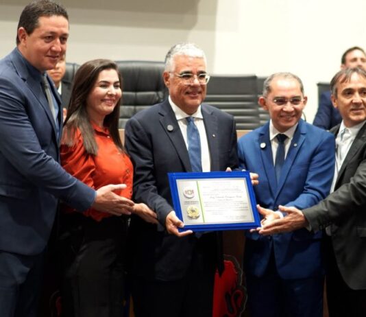 Senador Eduardo Girão recebe título de Cidadão Juazeirense