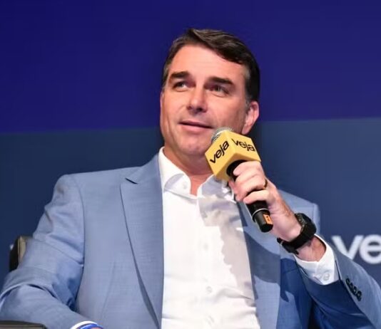 Vamos declarar PCC, CV e milícias como organizações narcoterroristas, diz Flávio Bolsonaro