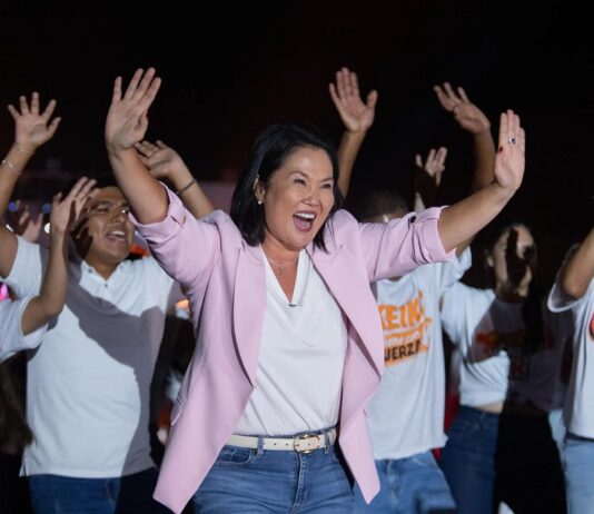 Atas que decidirão eleição no Peru têm mais votos para Fujimori, diz jornal