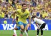Com gol no fim de Gabriel Martinelli (camisa 22), Brasil vira contra Japão e vai às oitavas da Copa do Mundo.