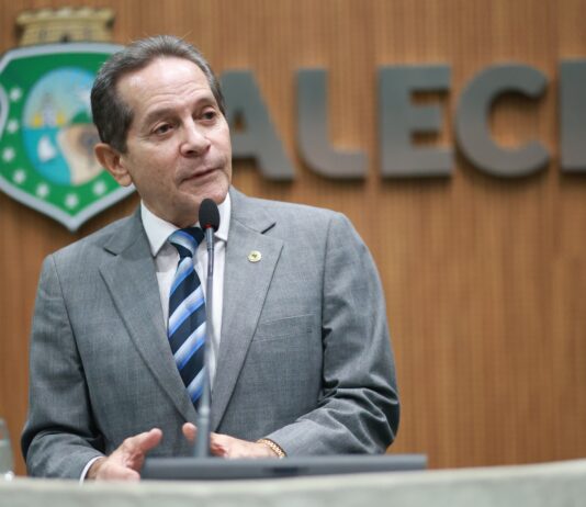 Deputado cearense quer proibir gasto público com inaugurações