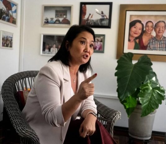 Keiko Fujimori rejeita recontagem de votos e anuncia que sairá do país na reta final da apuração