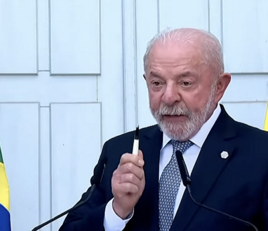 No G7, Lula defende regulação das redes sociais.