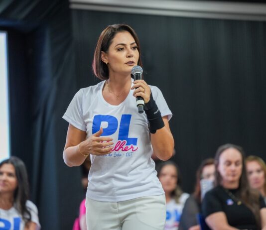 Em nota, Michelle Bolsonaro informa que deixou a presidência do PL Mulher.