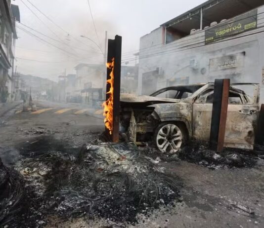 Comando Vermelho proíbe entrada de oficiais de Justiça em território ocupado