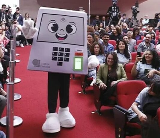 The Economist vê perda de confiança em urnas brasileiras e chama TSE de “todo-poderoso”