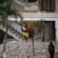 Após relatos de abandono, Venezuela suspende acesso da imprensa à área dos terremotos