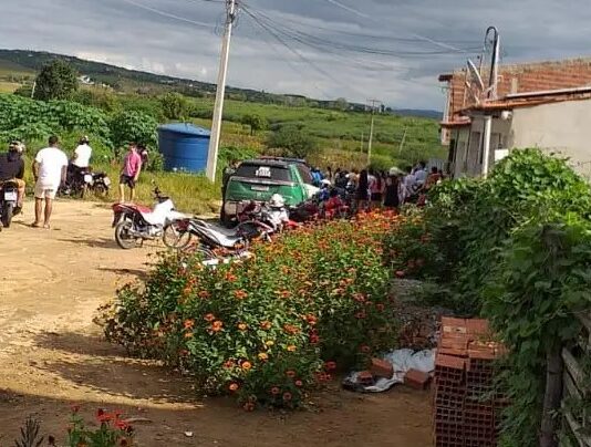 Adolescente de 15 anos é morta a tiros em Pedra Branca, no interior do Ceará