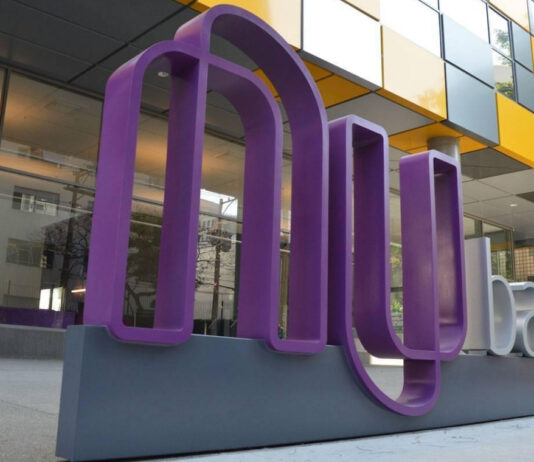 Nubank nega fim das operações após clientes receberem notificação sobre encerramento da instituição