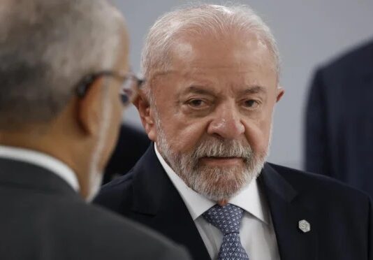 Agência registra Lula criticando Trump em conversa no G7: “Imperador, mau exemplo”