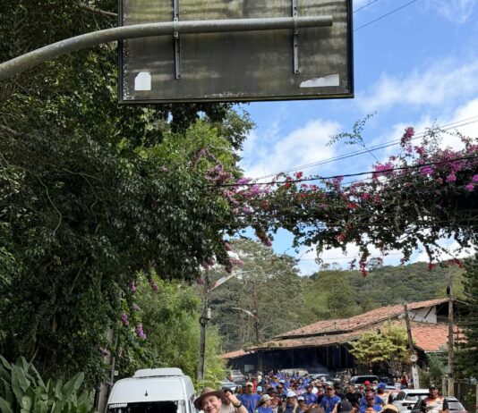 “Temos que valorizar a cultura sertaneja”, afirma Carlos Kleber em visita ao Maciço do Baturité.