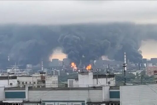 Devido a ataques da Ucrânia, Rússia suspende exportações de diesel; Brasil tenta mudar fontes.