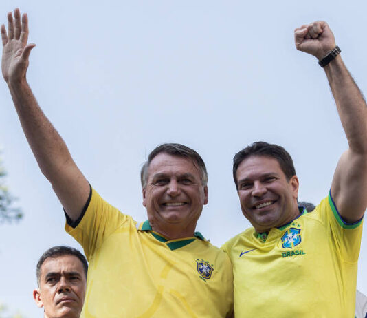 Depois de várias operações sobre Abin Paralela, Moraes determina arquivamento de ação contra Bolsonaro e Ramagem.