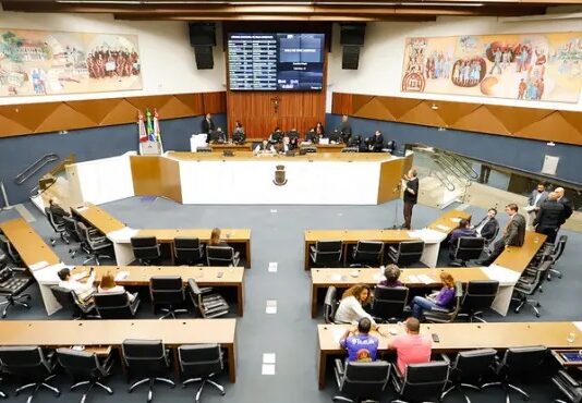 Câmara de Belo Horizonte aprova projeto que cria programa de combate à cristofobia