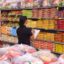 Brasileiro precisa de quase 106 horas de trabalho para comprar a cesta básica