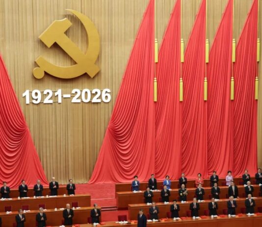 China proíbe atos contra “unidade étnica” e obriga pais a ensinar a amar o Partido Comunista