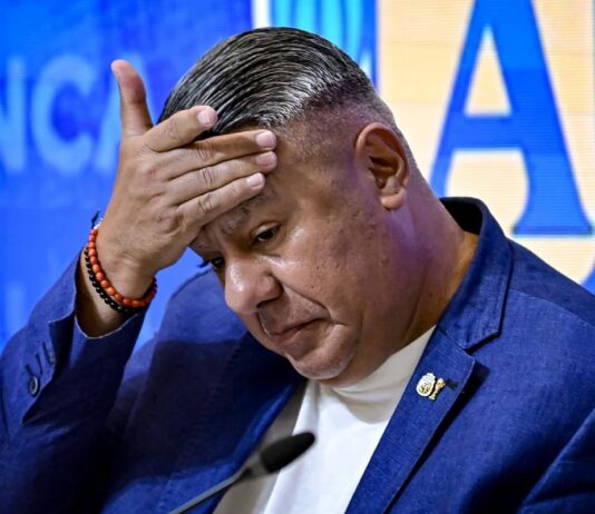 FBI confisca celular de presidente da Associação Argentina de Futebol