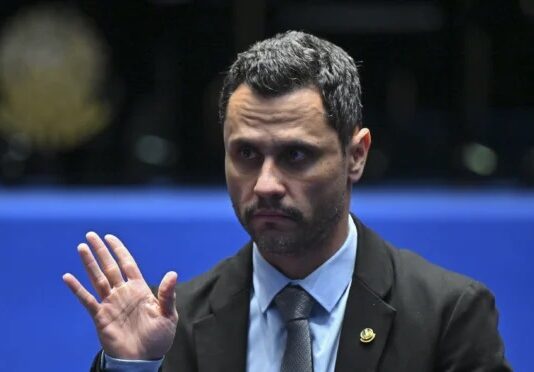 Cleitinho contradiz Republicanos e diz que senador será candidato ao governo de MG