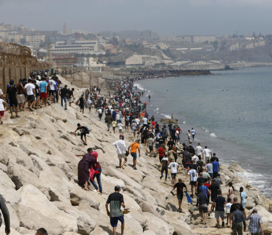 EUA culpam “políticas de extrema esquerda” da Espanha por entrada de 60 mil imigrantes em Ceuta