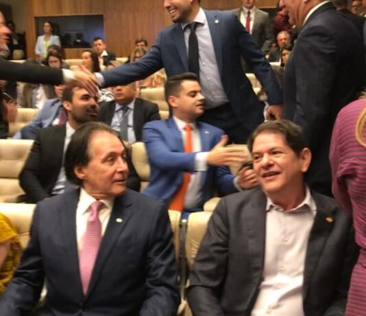 “Trai a mãe, o pai e o irmão mais velho por nada”, critica Eunício sobre candidatura de Cid ao Senado.