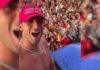 Autor do gol do título da Espanha, Ferran usa boné inspirado em Trump