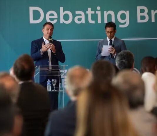 Flávio pede envio de observadores internacionais para eleições