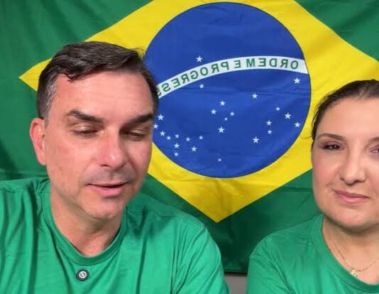 ‘Defender mulher sempre foi pauta da direita’, diz Flávio Bolsonaro.