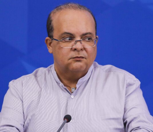 Ibaneis revela que desistiu de candidatura ao senado no DF