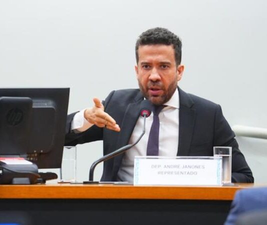 Janones prega “extermínio do bolsonarismo” e fala em “matar ou morrer”