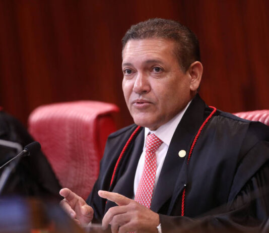 Kassio Nunes manda Meta preservar dados de perfis que atacaram Flávio
