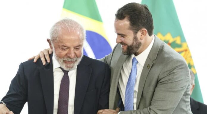 Ministro do governo Lula atribui inflação à guerra no Irã e suaviza impacto dos gastos do governo