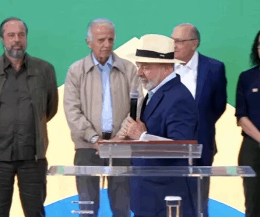 Lula faz ataques a Jair Bolsonaro e fala em “cabeça atrofiada”